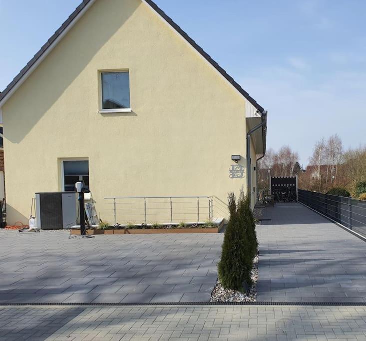 Kiel-Russee Familienwohnung, Lademoeglichkeit, Co2 Frei Exterior photo